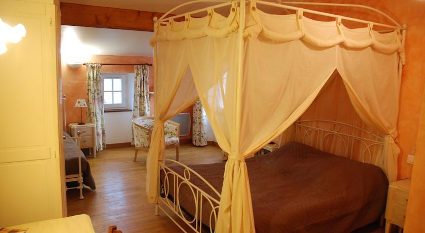 לינה וארוחת בוקר Mellé Couette Et Potager D'Antan חדר תמונה