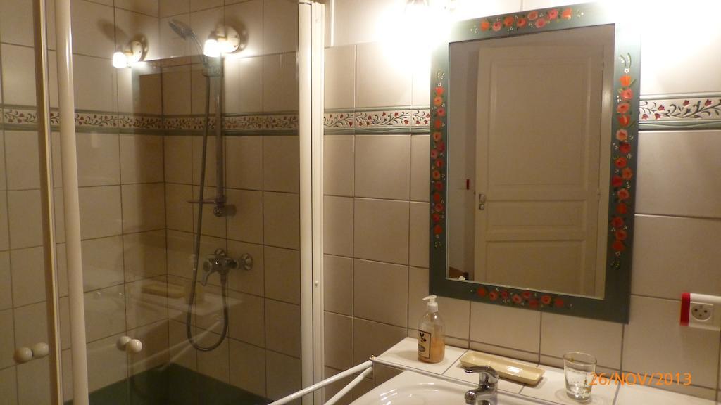 לינה וארוחת בוקר Mellé Couette Et Potager D'Antan חדר תמונה
